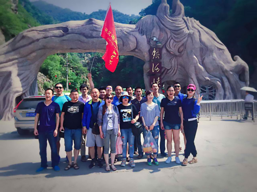 恒銘公司組織員工去黃河三峽野豬林漂流