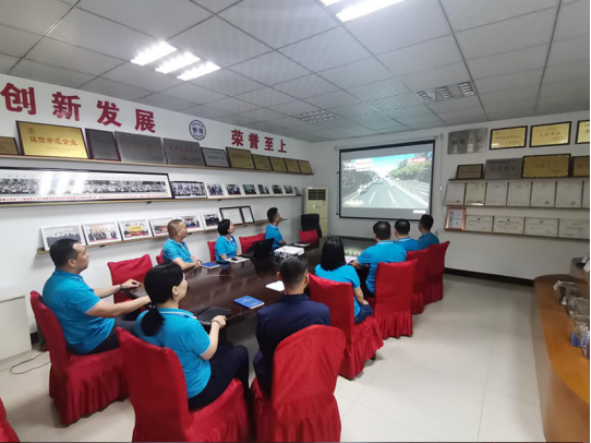 公司組織中層領導觀看《全國抗擊新冠肺炎疫情表彰大會》回放