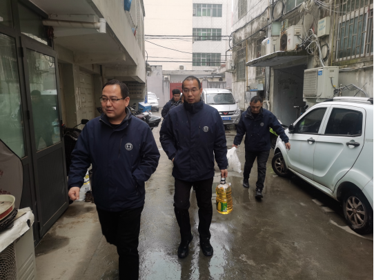 【寒冬送暖 愛駐心田】——恒銘金屬走訪慰問困難職工