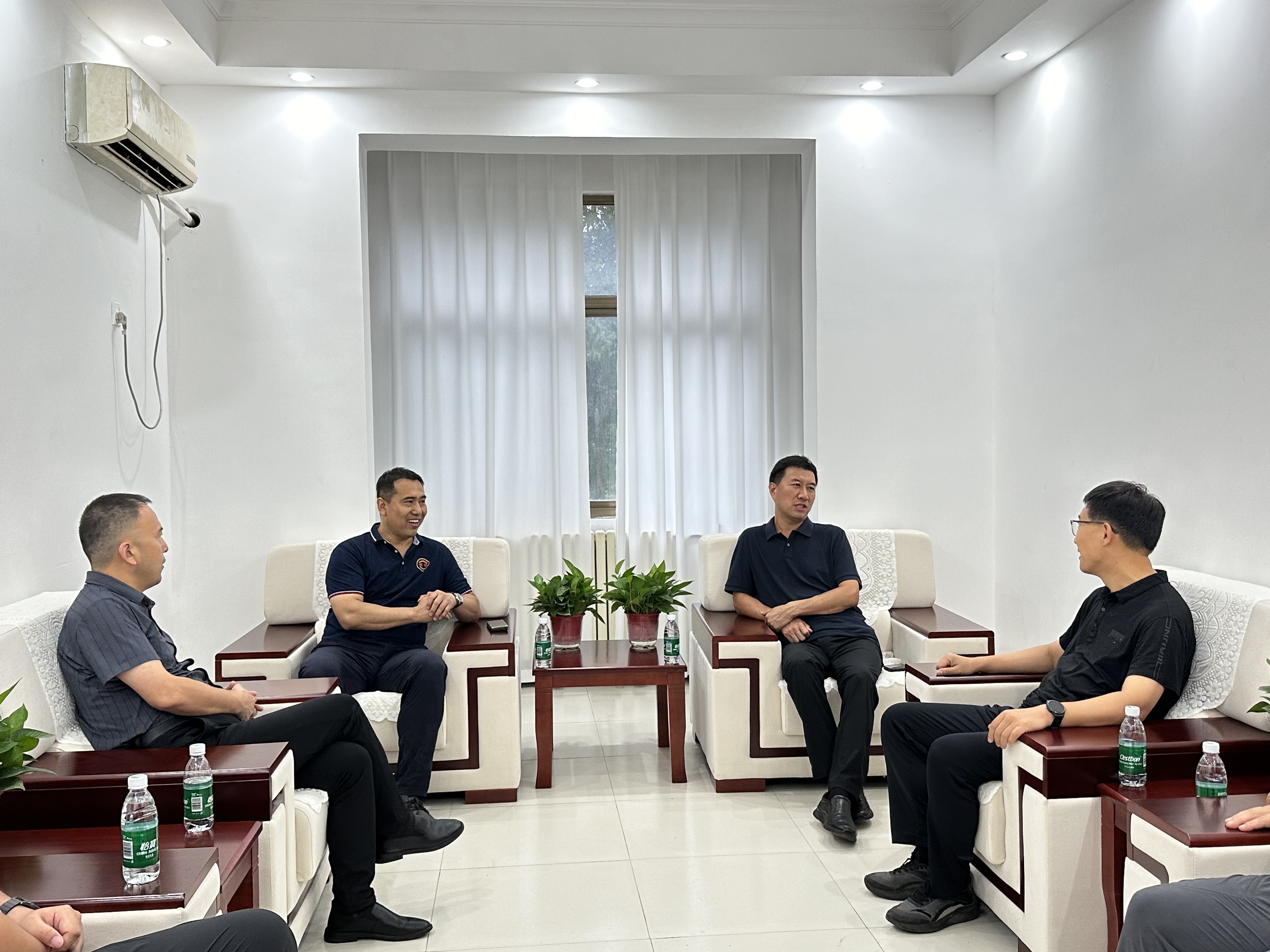 鞏義市市長(zhǎng)張東輝一行蒞臨我司調(diào)研，助推鋁包鋼項(xiàng)目建設(shè)，共筑產(chǎn)業(yè)升級(jí)新篇章